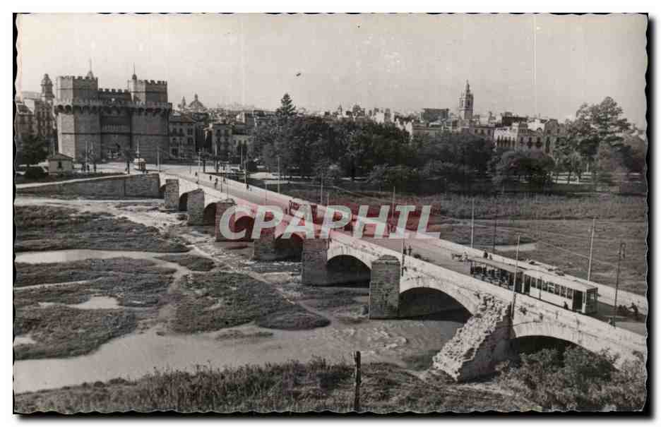 CPA Espagne Spain Espana Valencia Puente y Torres de Serranos 