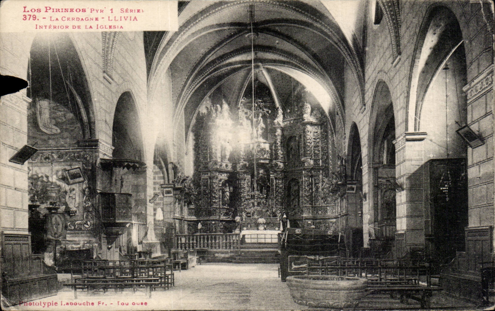 CPA Espagne Spain Espana La Cerdagne Llivia Interior de la iglesia