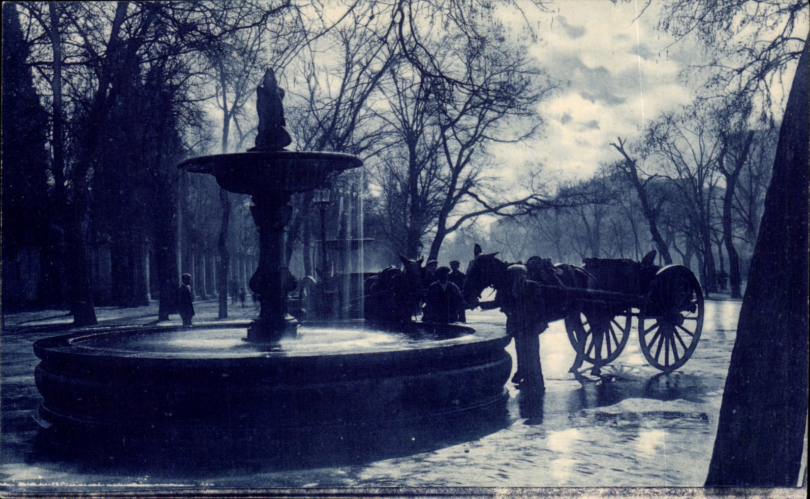 CPA Espagne Spain Espana Madrid Paseo del Prado Contraluz