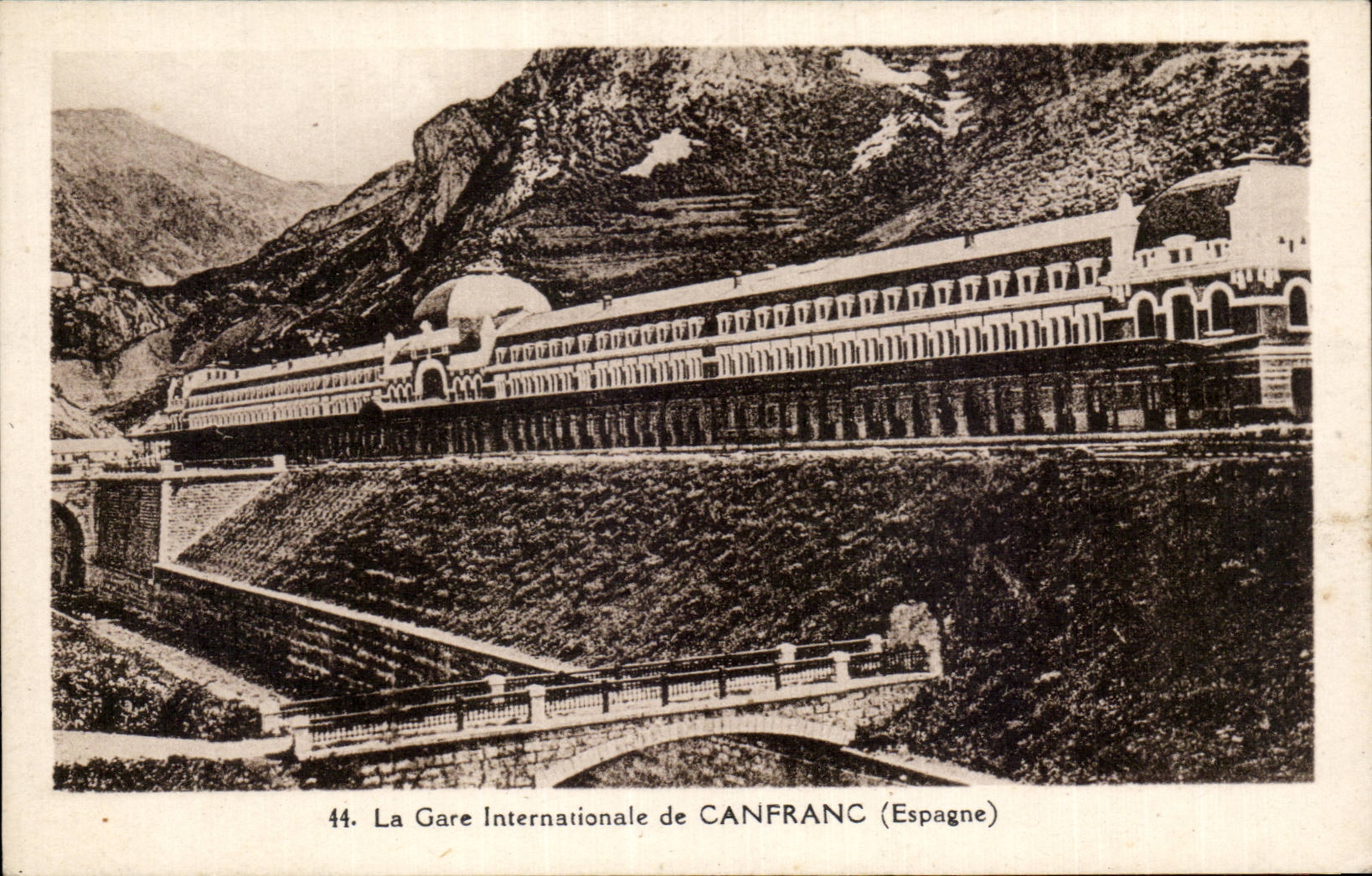 CPA Espagne Spain Espana La gare internationale de Canfranc