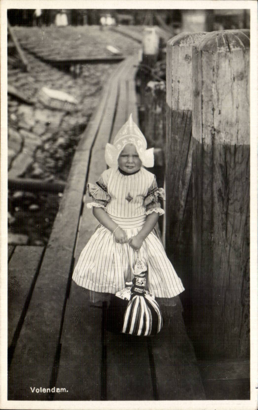 Nederland - Holland - Pays Bas - Volendam- Folklore - Enfants - meid - Kind CPA 