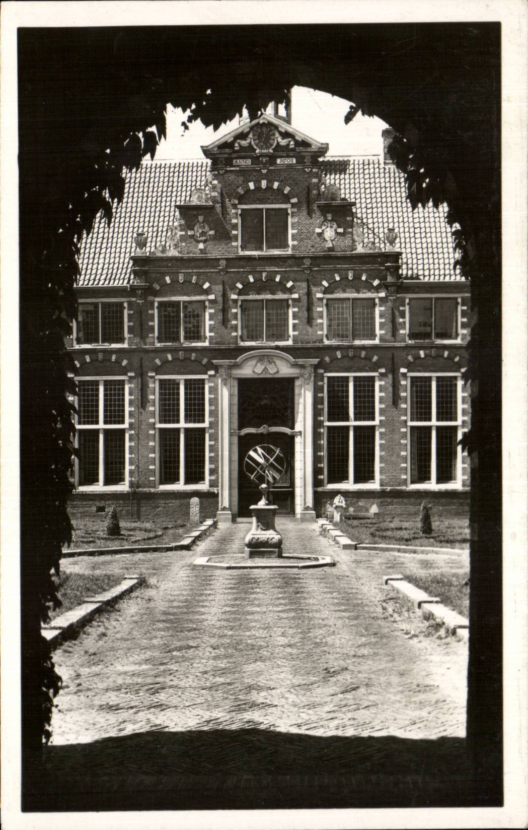 CPA Pays Bas Frans Halsmuseum Haarlem Binnenplaats met Hoofdgebouw