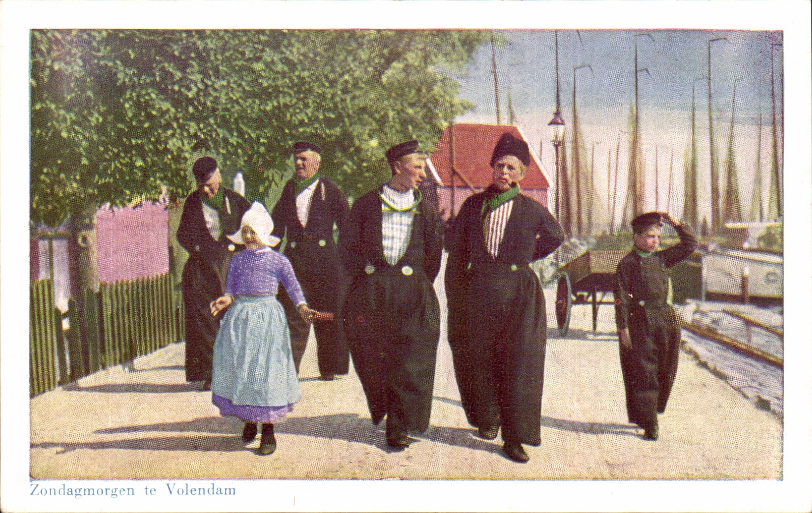 CPA Pays Bas Zondagmorgen te Volendam Folklore Costume