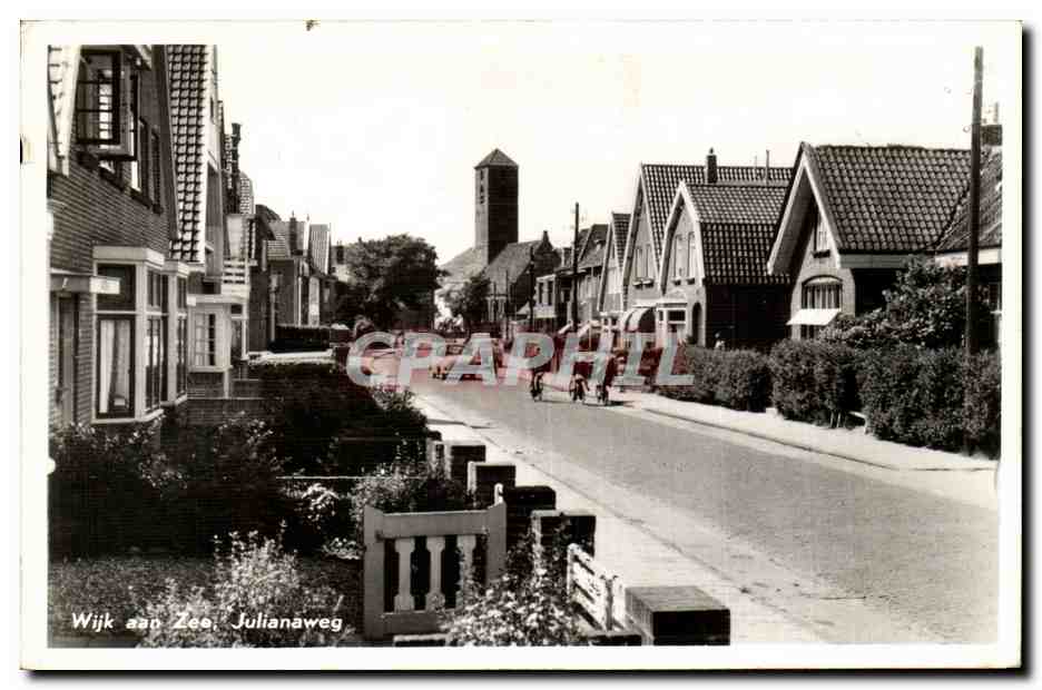 Wijk aan Zee, Julianaweg — Ansicht einer Straße mit Haus und Kirchturm — Verlag Photokhoud — Nr. 35