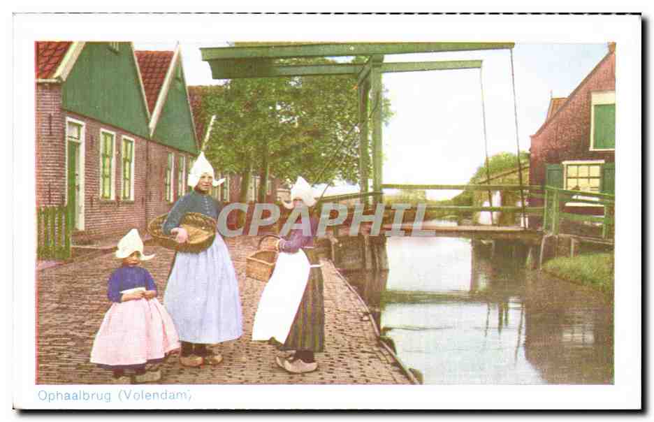 CPA Pays Bas Ophaalburg Volendam Holland Folklore Costume