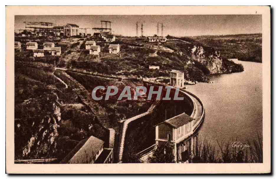 CPA Vallee de la Creuse Barrage d'Eguzon Le lac du barrage et les transformateurs