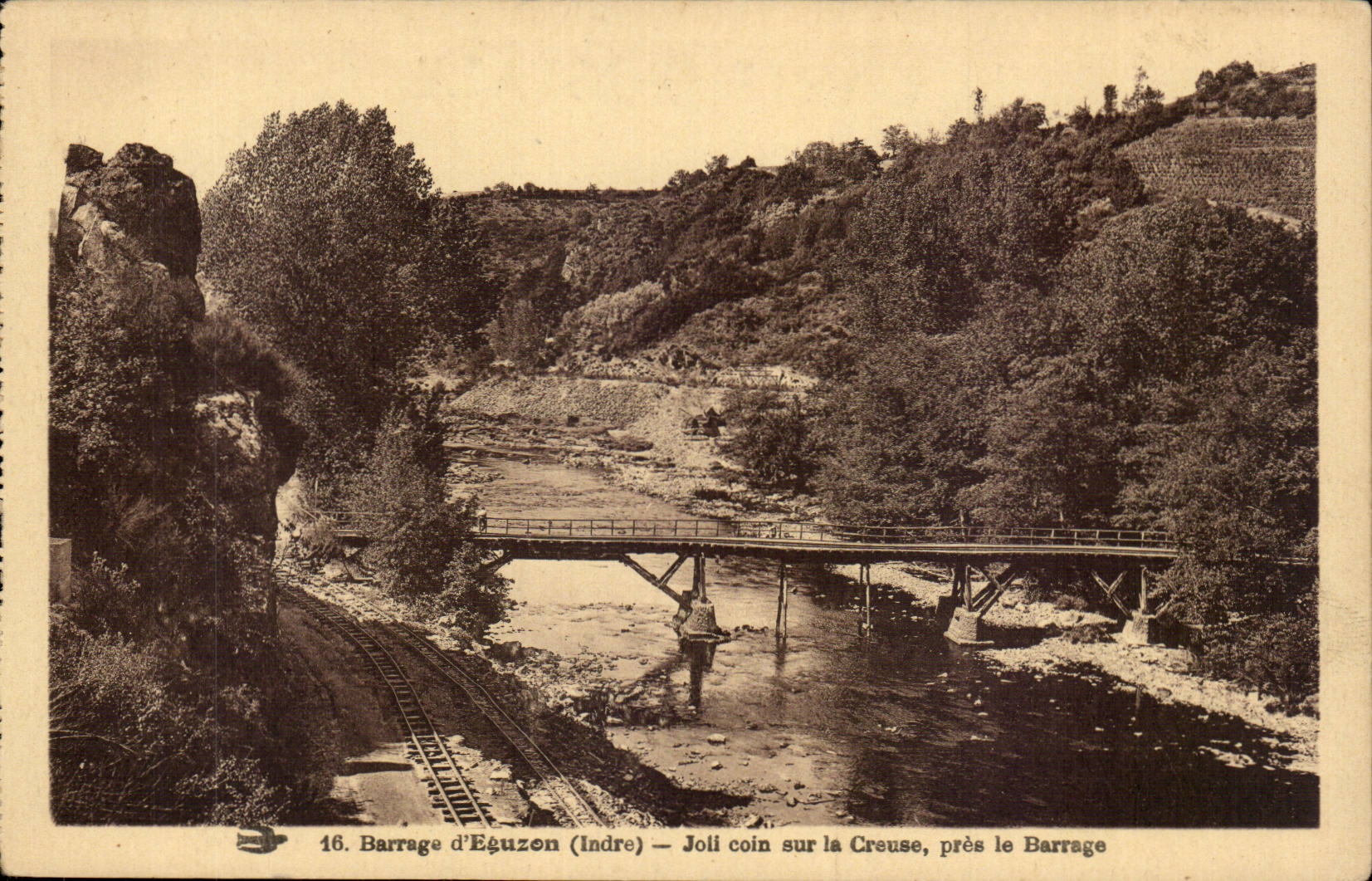 Barrage d'Éguizon (Indre) — Joli coin sur la Creuse, près le Barrage