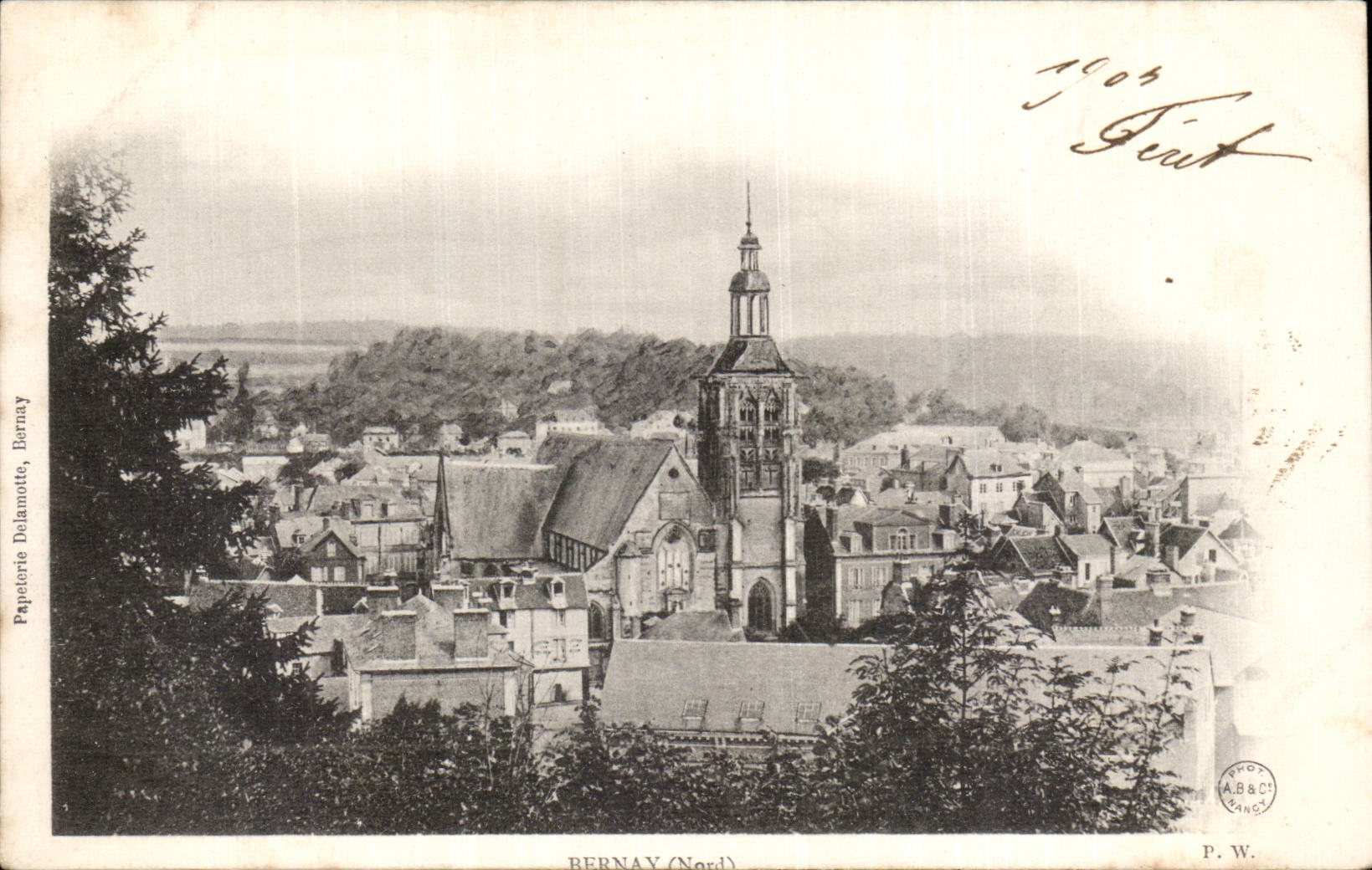 Bernay (Nord) — vue panoramique avec église — Papeterie Delamoute, Bernay