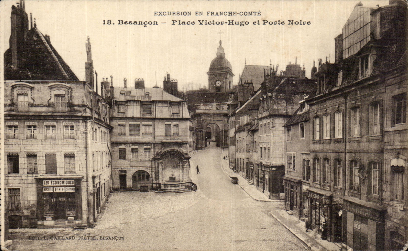 CPA Besancon les Bains Place Victor Hugo et Porte Noire