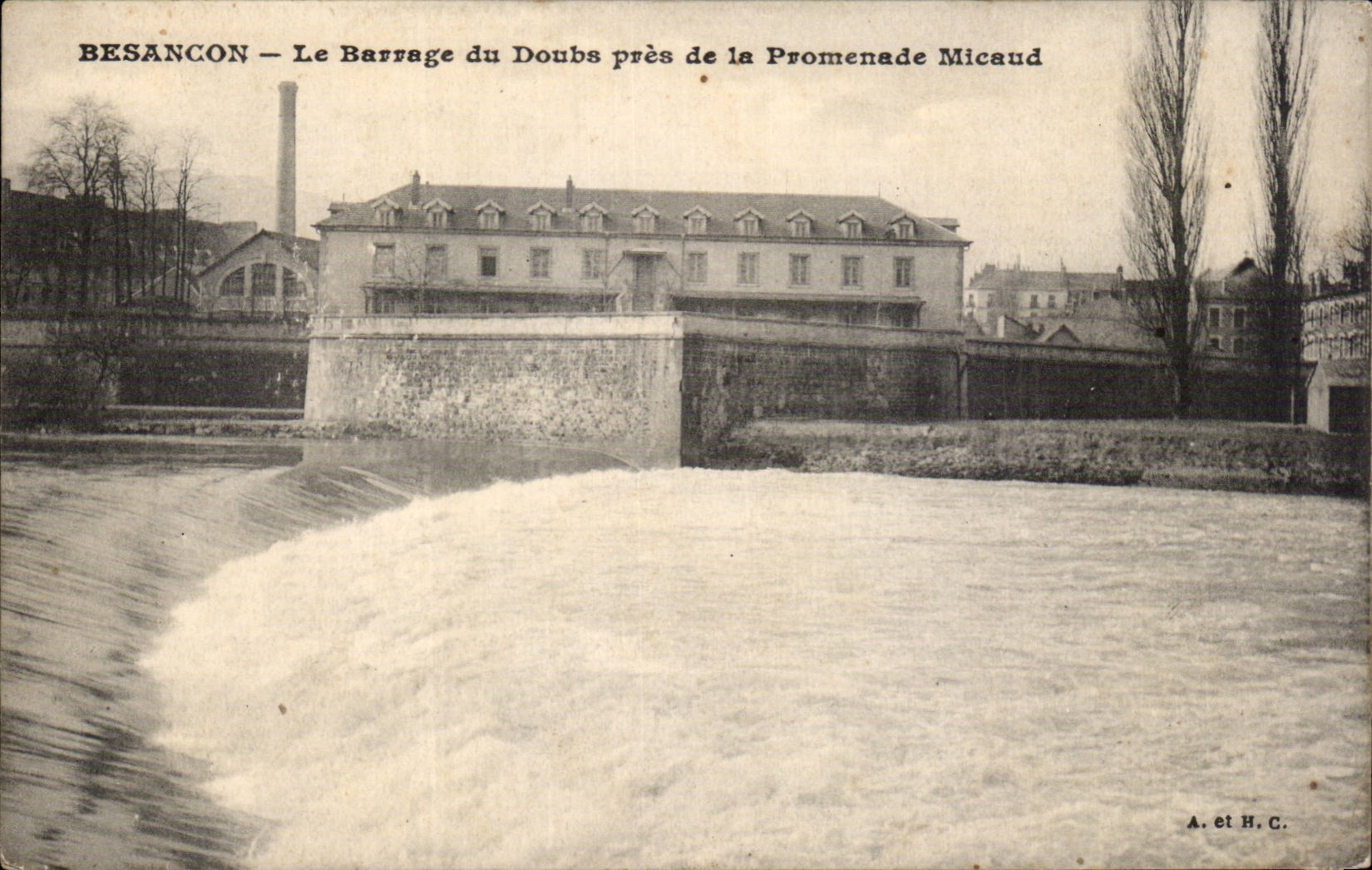 CPA Besancon Le barrage du Doubs pres la promenade Micaud