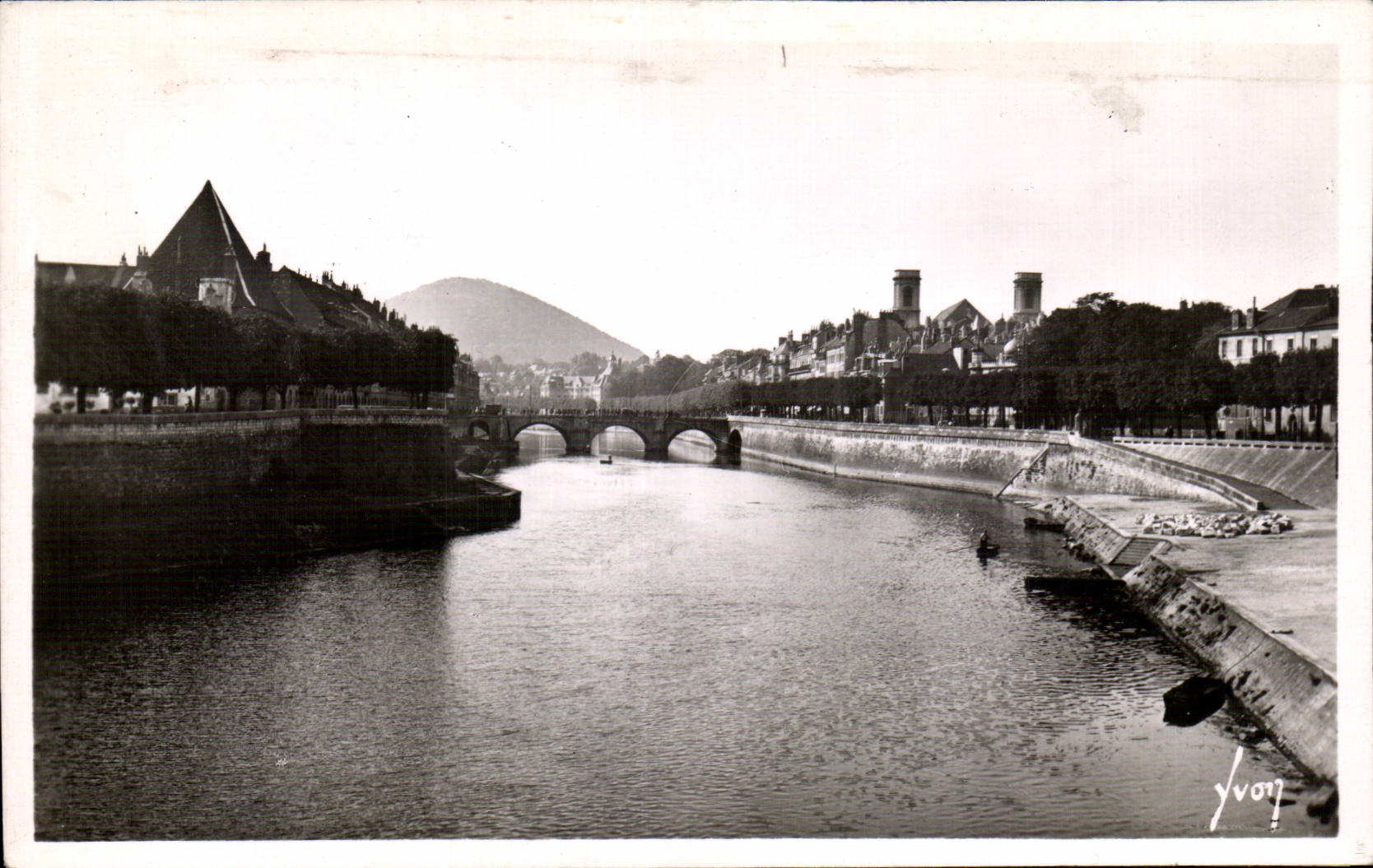 Besançon (Doubs) — Le Doubs, le quai Vaucban et le pont de Battant — Éditions d'Art, Paris