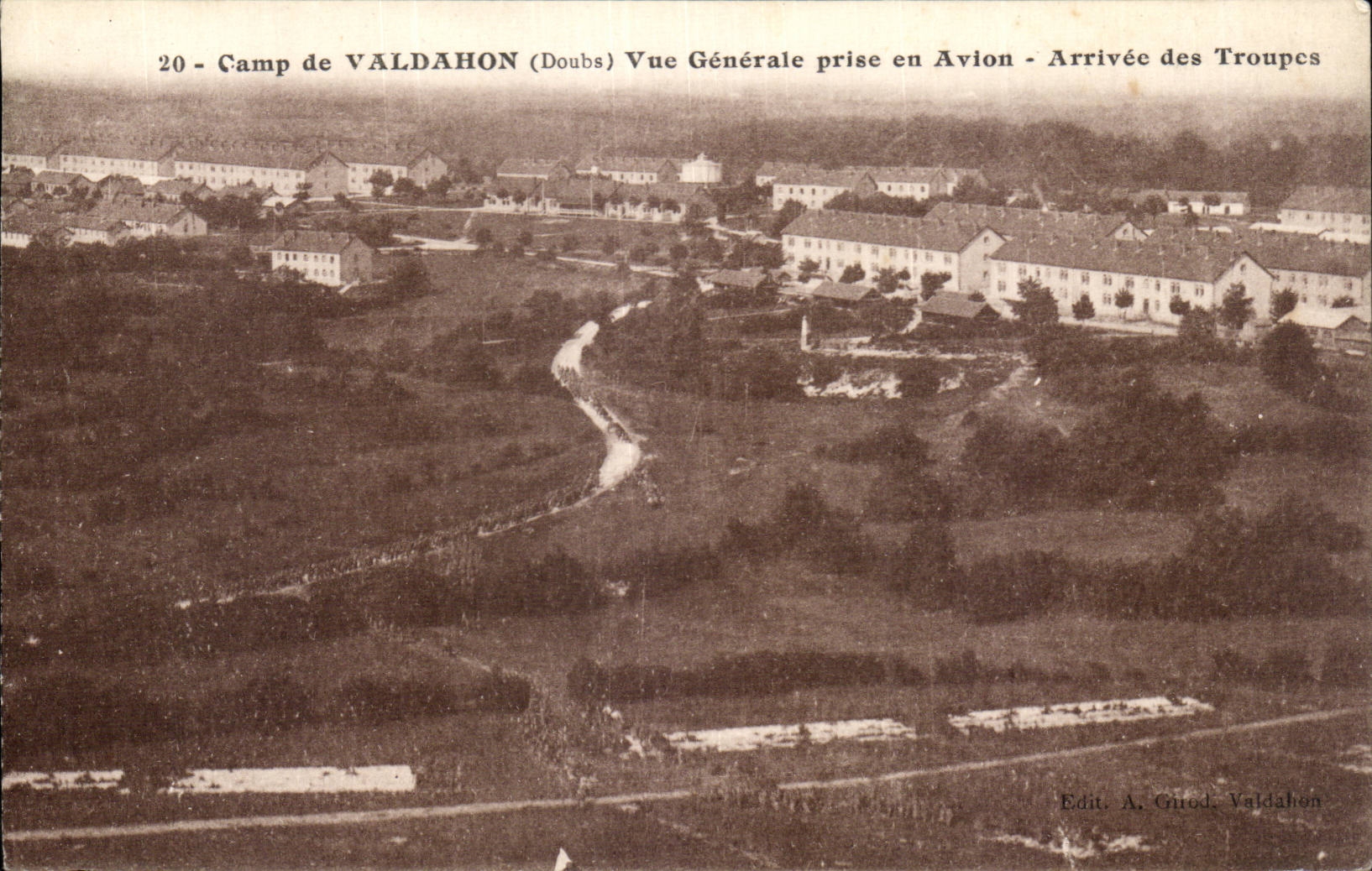 Camp de VALDAHON (Doubs) — Vue Générale prise en Avion — Arrivée des Troupes — Edit. A. Gired, Valdahon