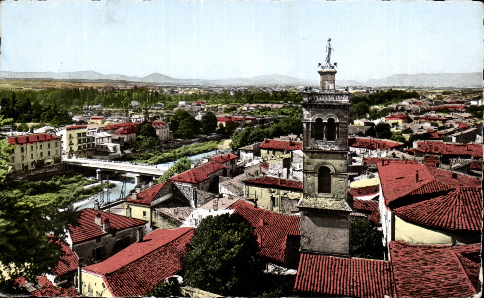 Montélimar — Les Carmes. La Vierge et l'Asile des Vieillards.