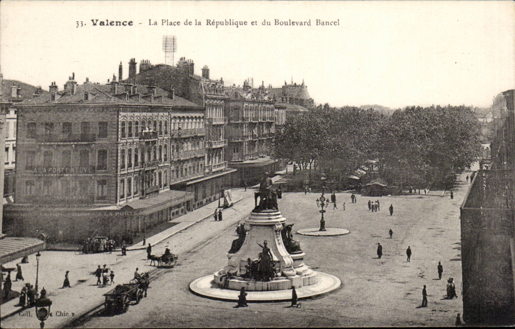 CPA Valence La place de la Republique et du boulevard Bancel