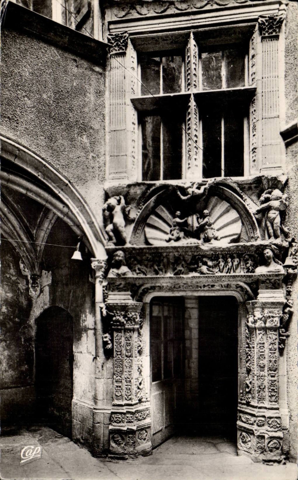 Valence - Maison Dupré Latour — Une des plus belles Portes de la Renaissance (XVIe s.) — C.A.P. Paris