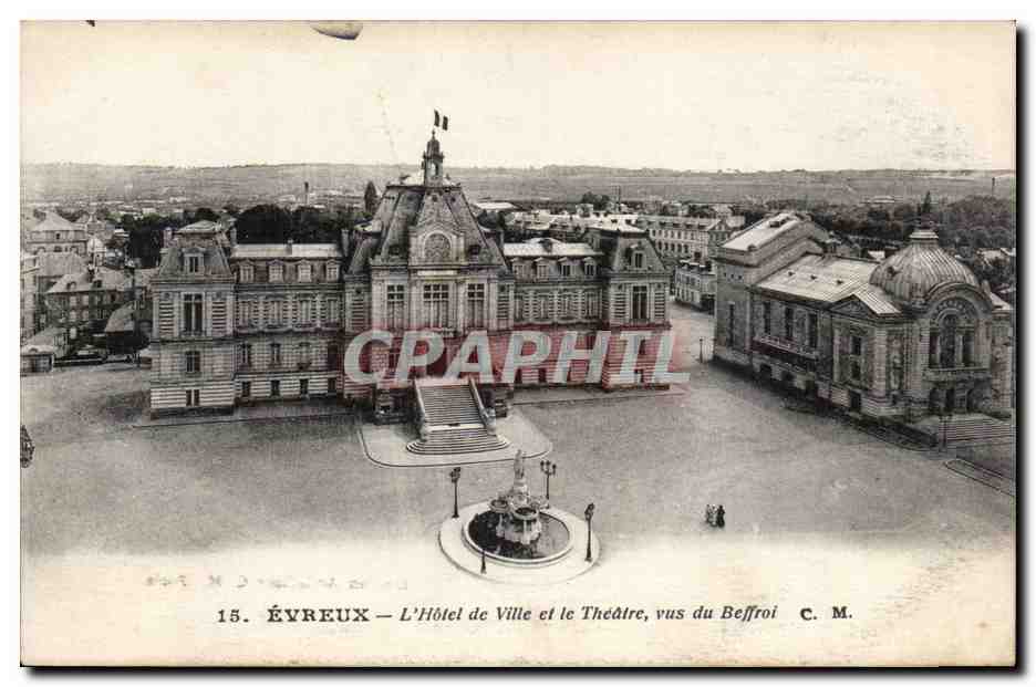 Évreux — L'Hôtel de Ville et le Théâtre, vus du Beffroi — C. M.