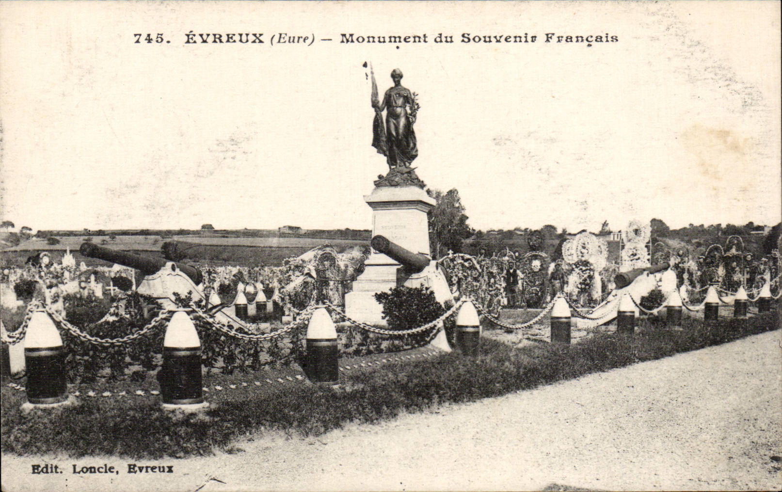 CPA Evreux Monument du souvenir Francais
