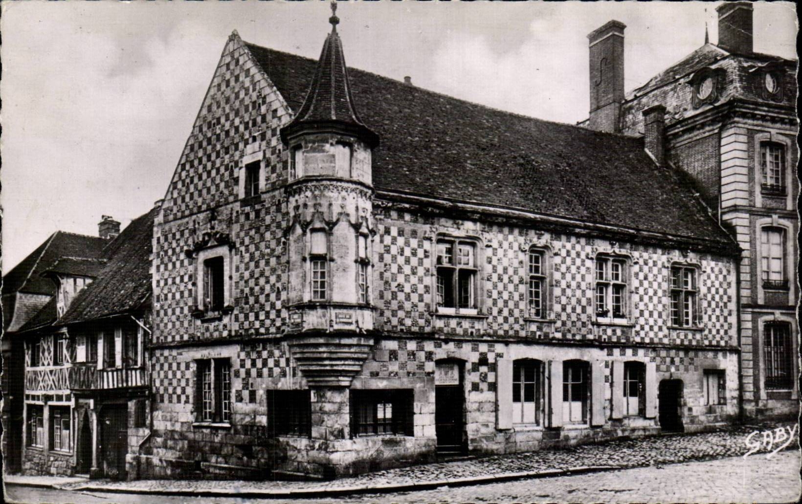 Maison du XVIe siècle — Rue du Canon — Éditions Gaby