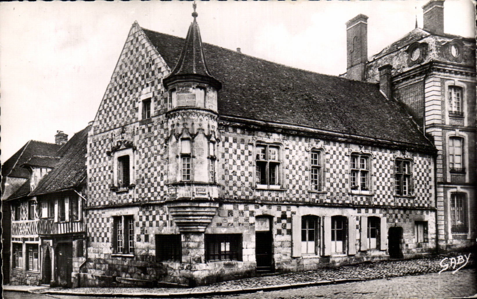 Verneuil-sur-Avre — Maison du XVIe siècle — Rue du Canon — Éditions Gaby