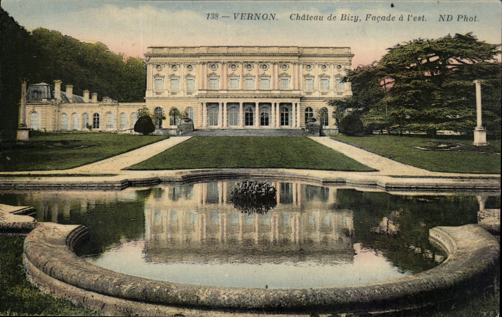 Schloss Bizy, Fassade im Osten — Vernon — ND Phol. — Nr. 138