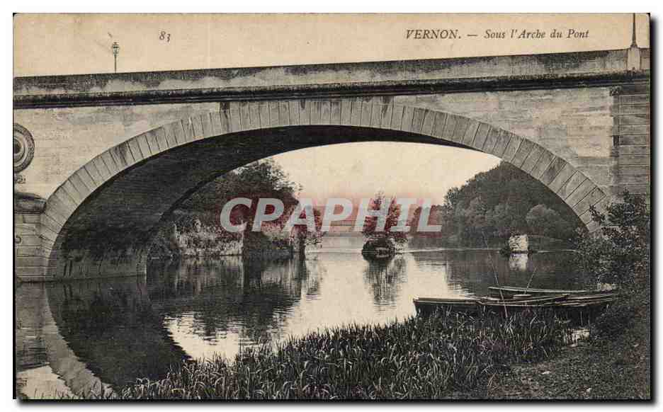 CPA Vernon Sous l'arche du pont