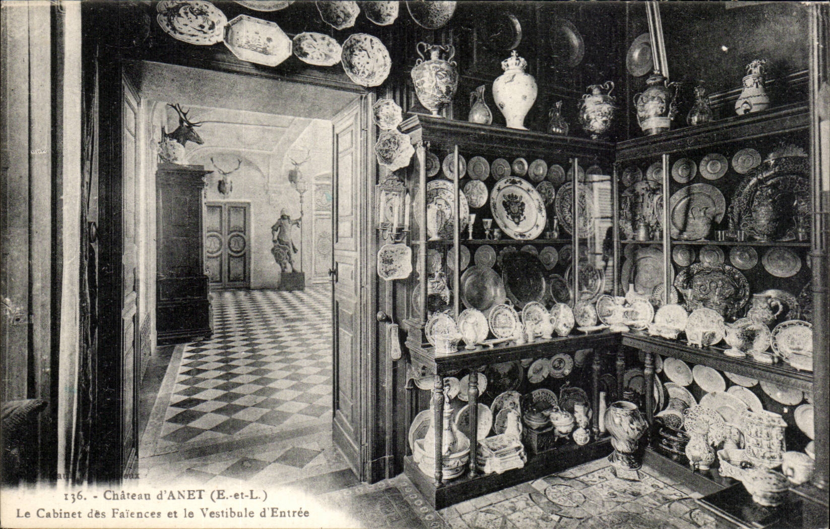 CPA Anet Chateau Le cabinet de faiences et le vestibule d'entree
