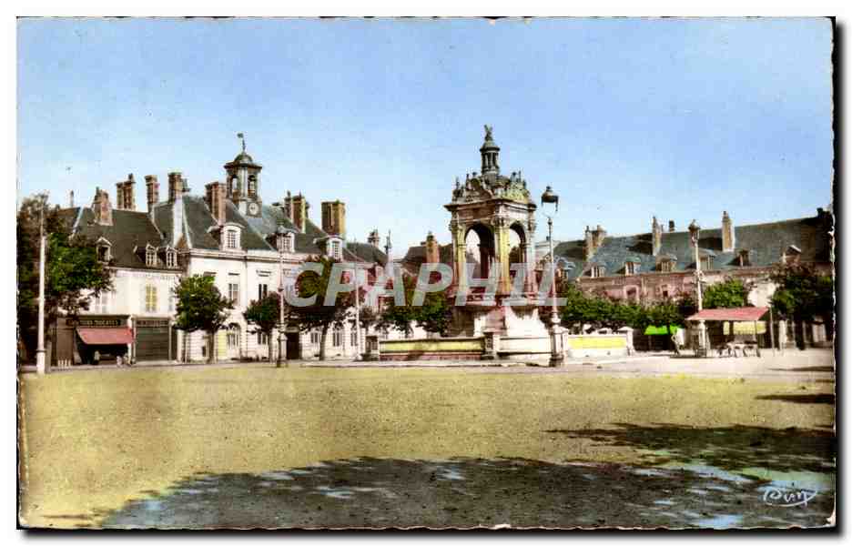 Châteaudun — Place de la Mairie et de la Fontaine — Photographie Véritable