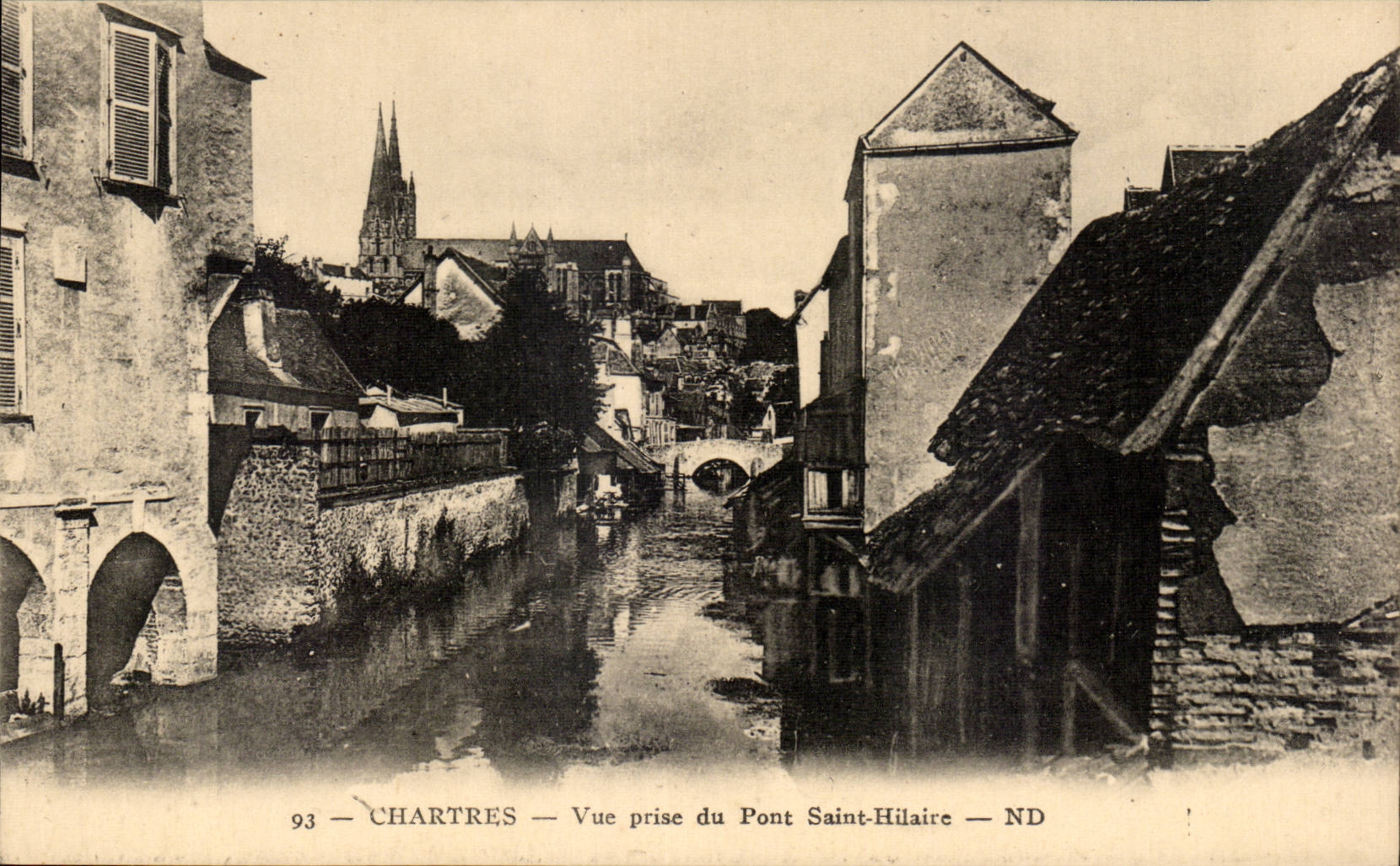 CPA Chartres Vue prise du pont Saint Hilaire