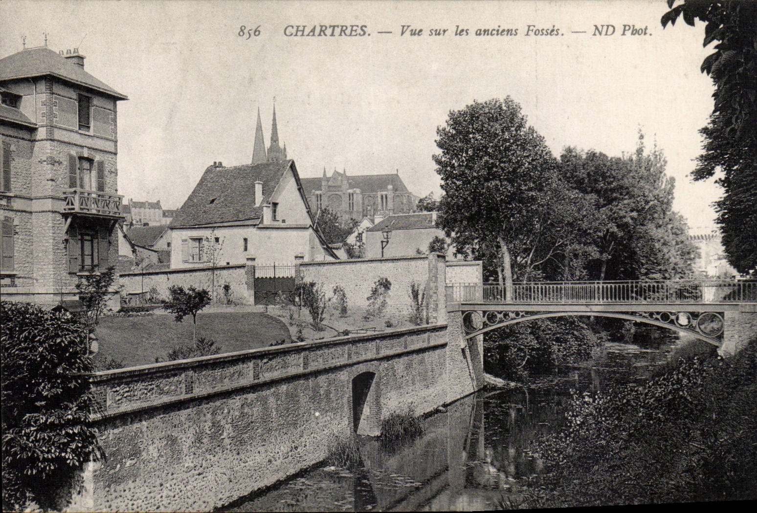 CPA Chartres Vue sur les anciens fosses