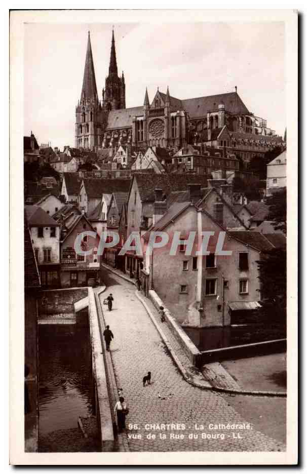 CPA Chartres La cathedrale vue de la rue du Bourg