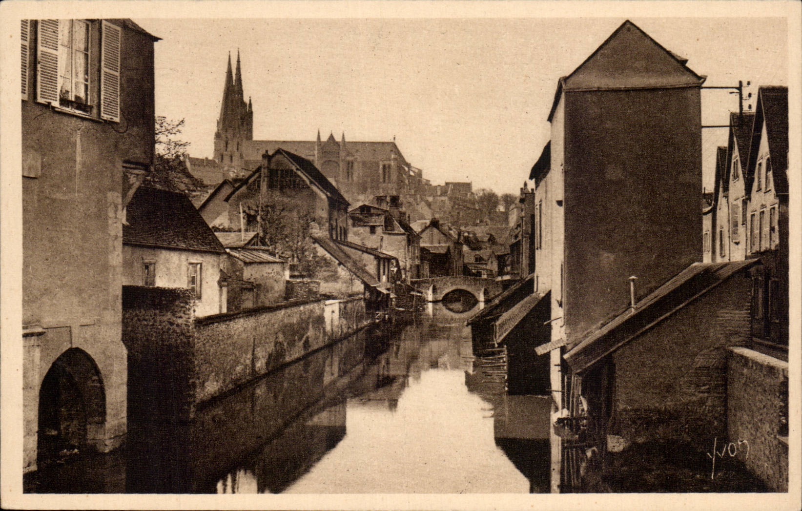 CPA Chartres Vue sur l'Eure prise du pont Saint Hilaire