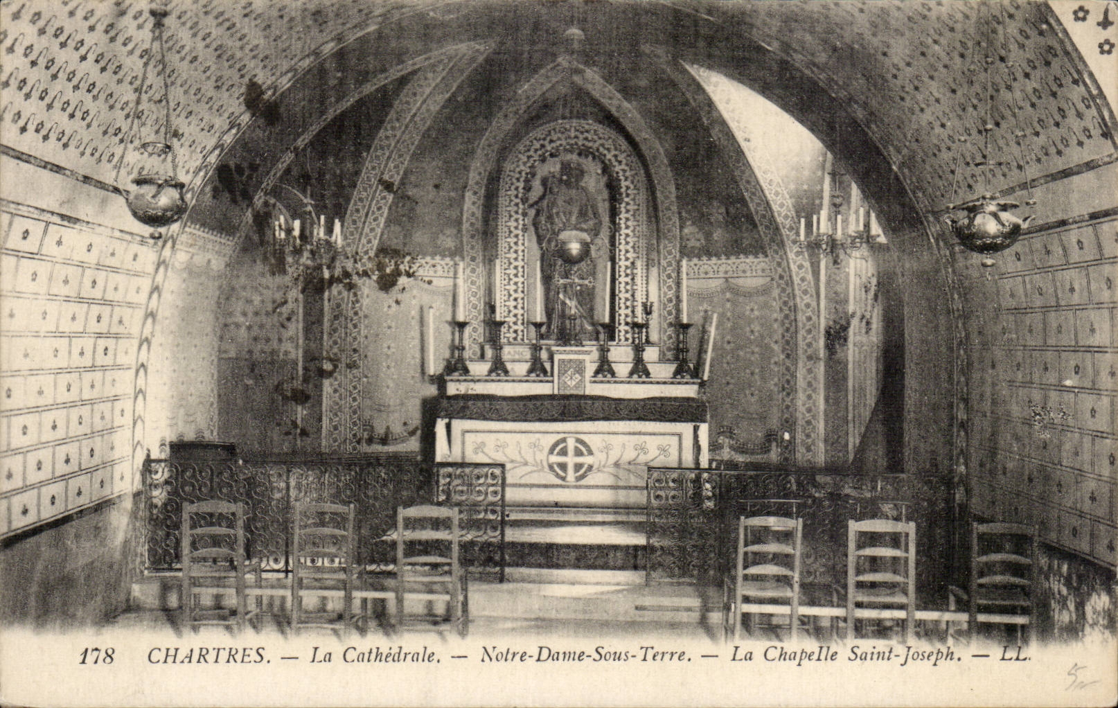 CPA Chartres La cathedrale Notre Dame sous terre La chapelle Saint Joseph