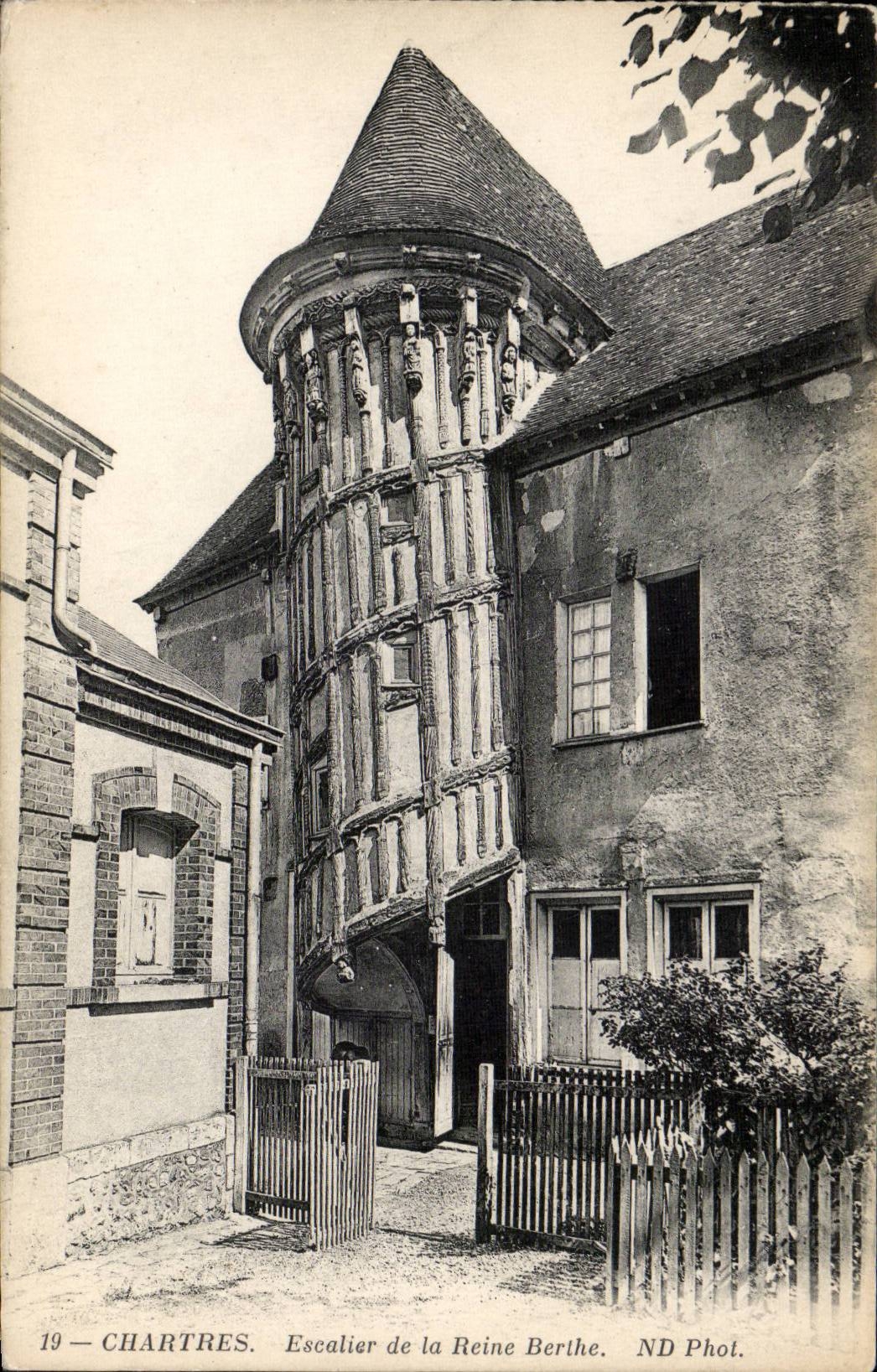 Chartres — Escalier de la Reine Berthe — ND Phot.