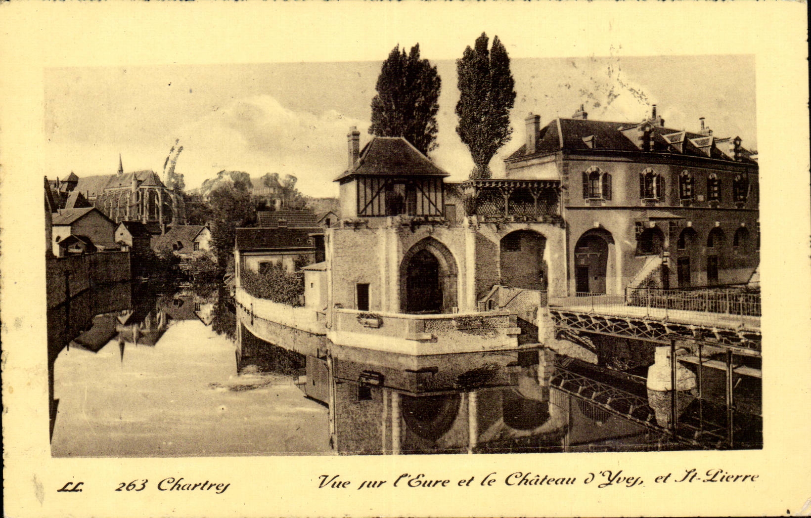 Chartres — Ansicht der Eure und des Schlosses Yvoy sowie St-Lierre — LL 263