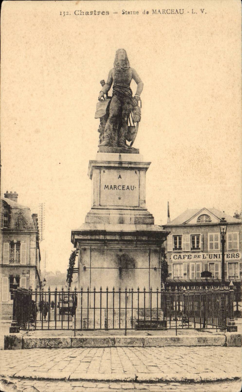 CPA Chartres Statue de Marceau
