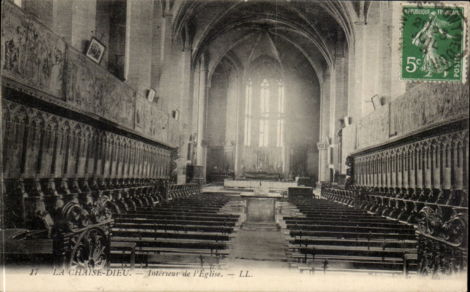 CPA La Chaise Dieu Interieur de l'eglise