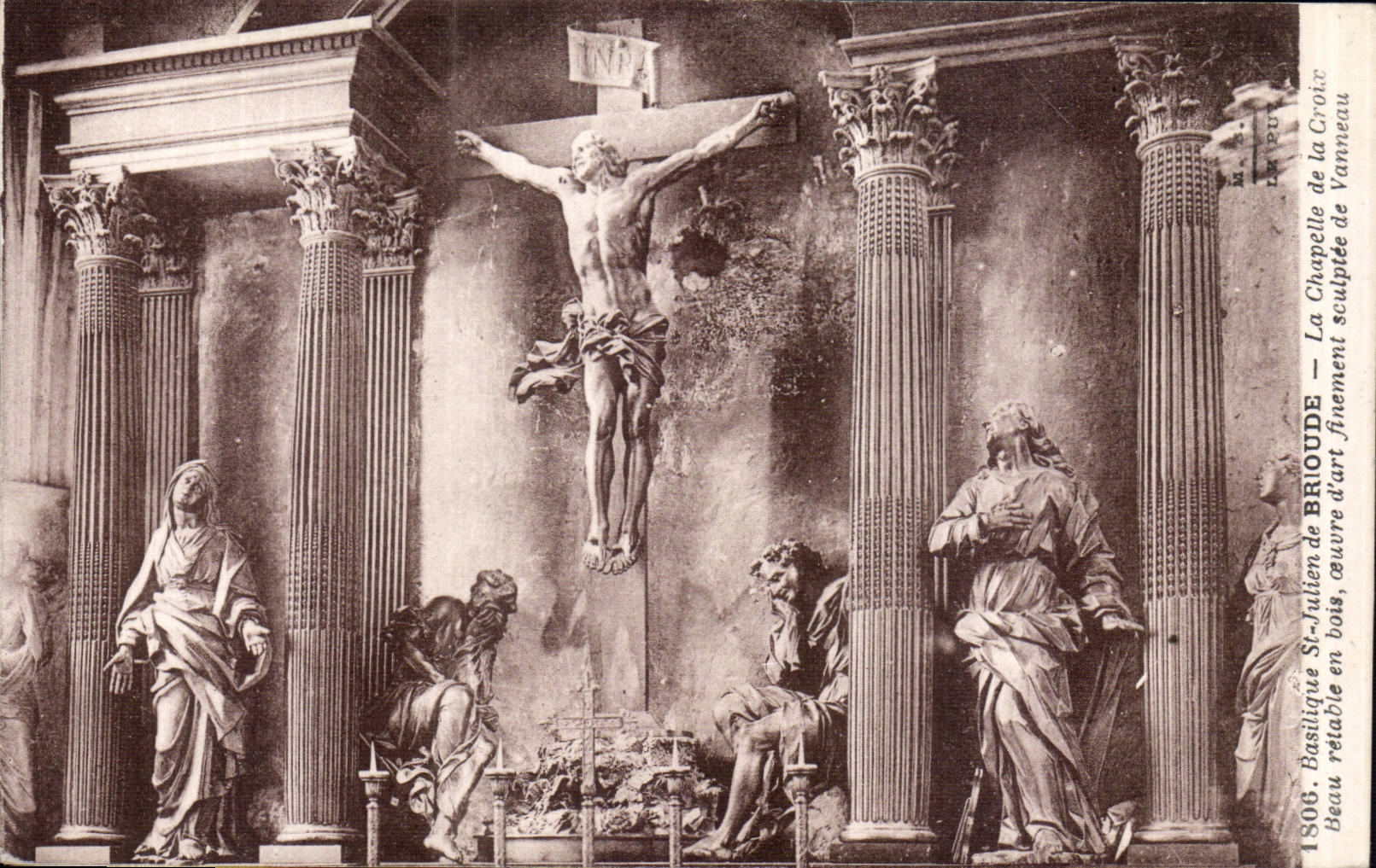 CPA Brioude Basilique St Julien de Brioude La chapelle de la Croix Beau retable en bois 