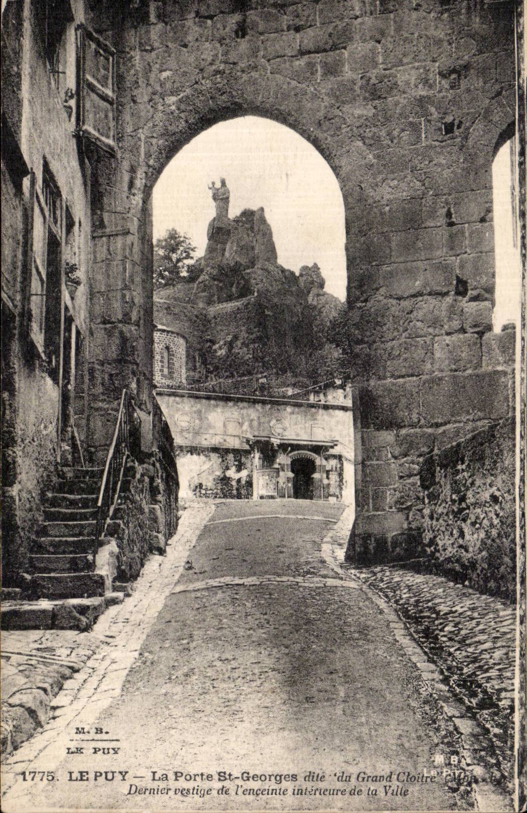 Le Puy — La Porte Saint-Georges dite 'du Grand Cloître' — Dernier vestige de l'enceinte intérieure de la Ville