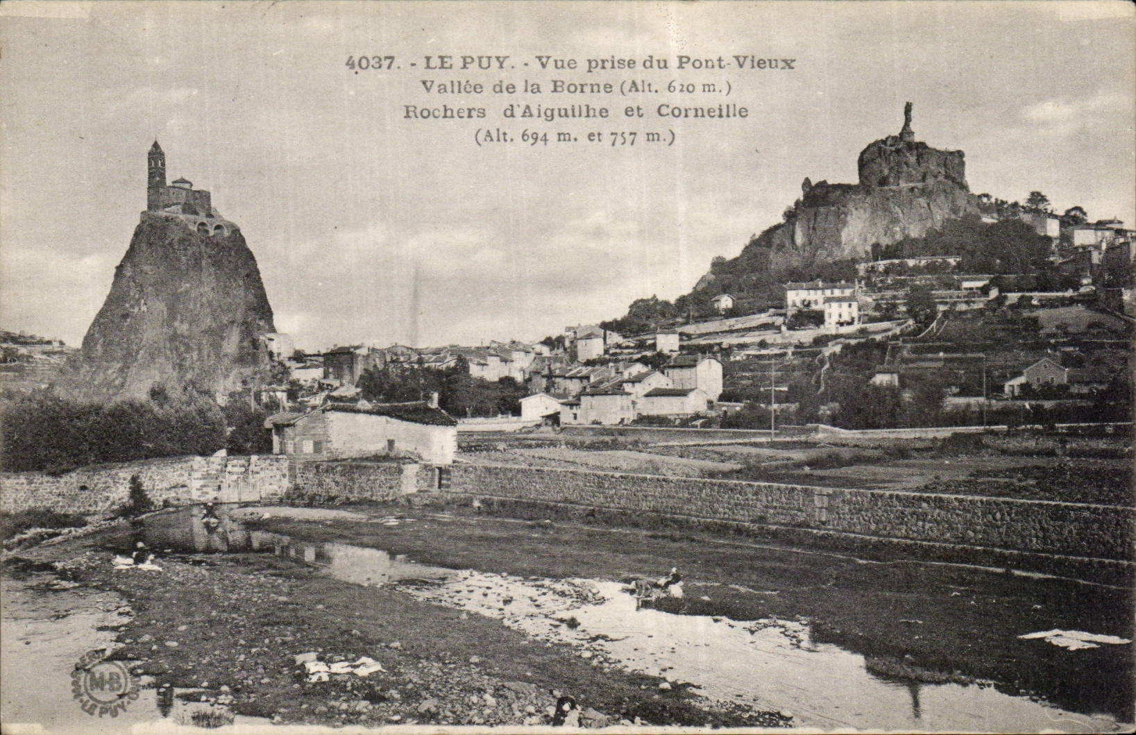 Le Puy - Vue prise du Pont-Vieux - Vallée de la Borne, Rochers d'Aiguilhe et Corneille
