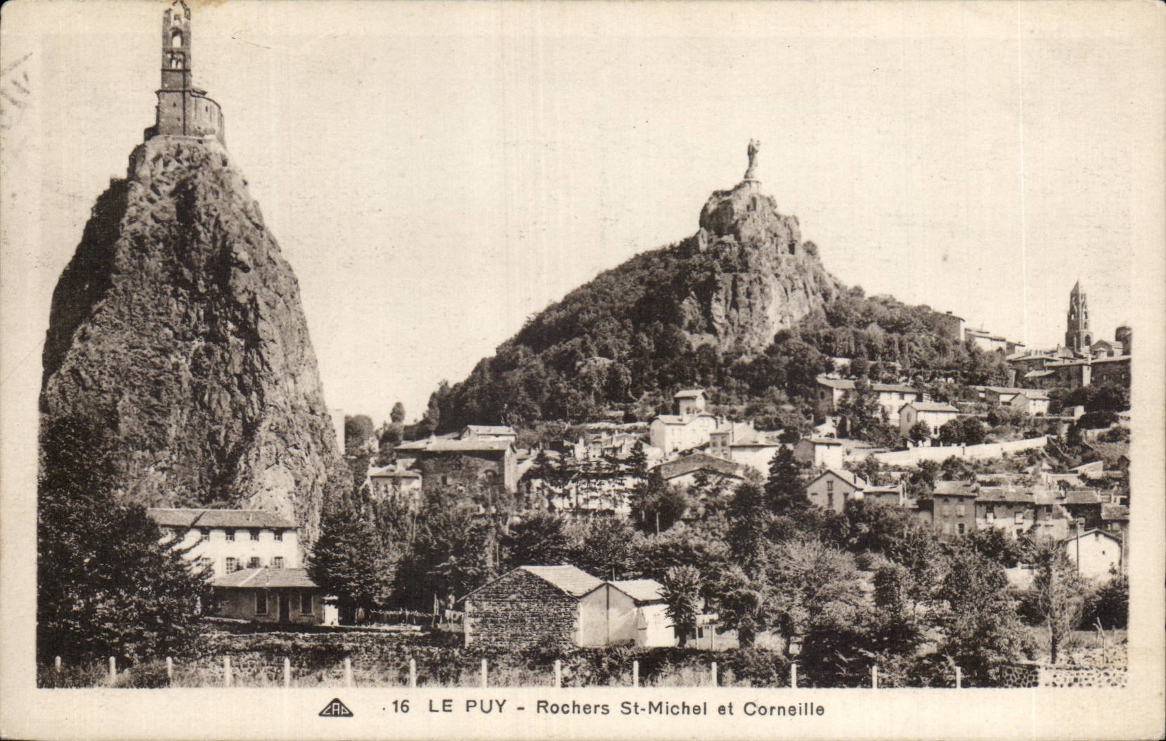 Le Puy - Rochers Saint-Michel et Corneille — CPA n°16, éditeur ARA