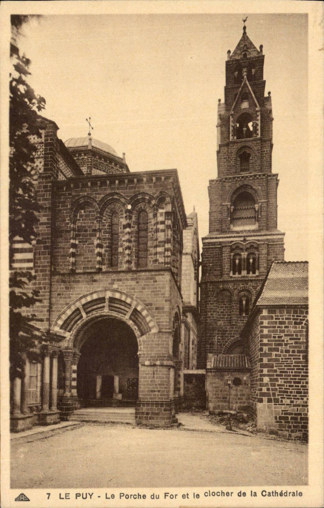 Le Puy - Le Porche du For et le clocher de la Cathédrale — Abécédaire des Arts Photographiques, Strasbourg, n°7