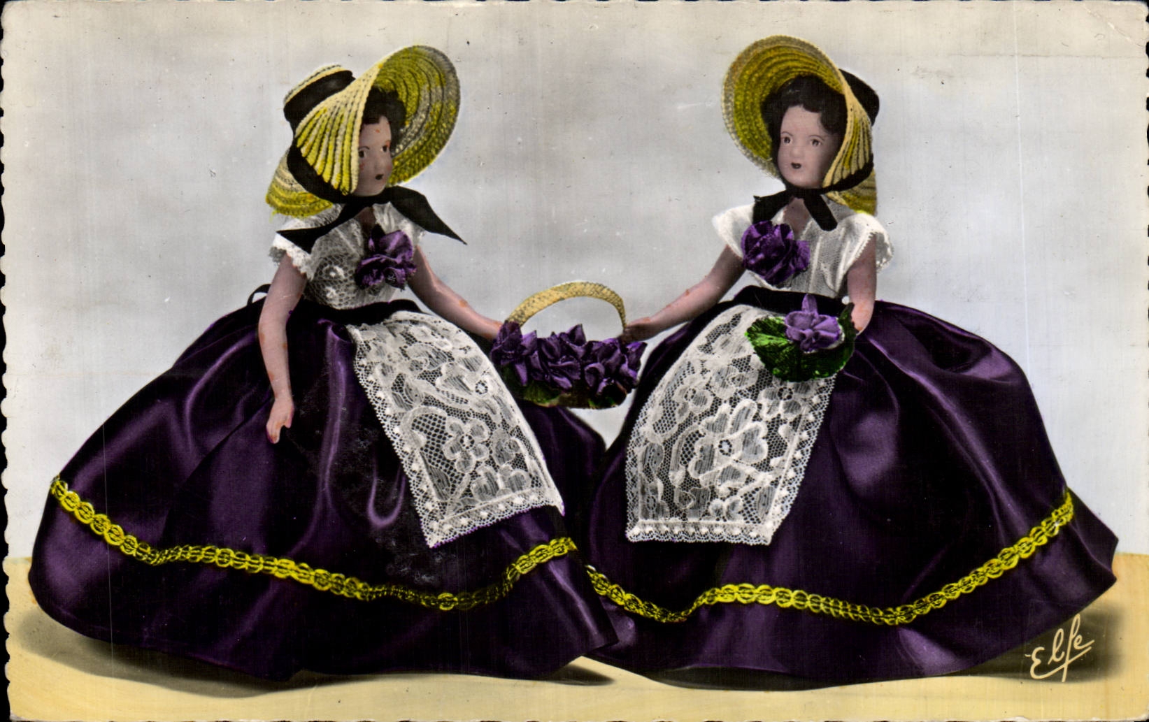 Deux poupées en costume régional toulousain — Éditeur : Labouche Frères, Toulouse, n°5561