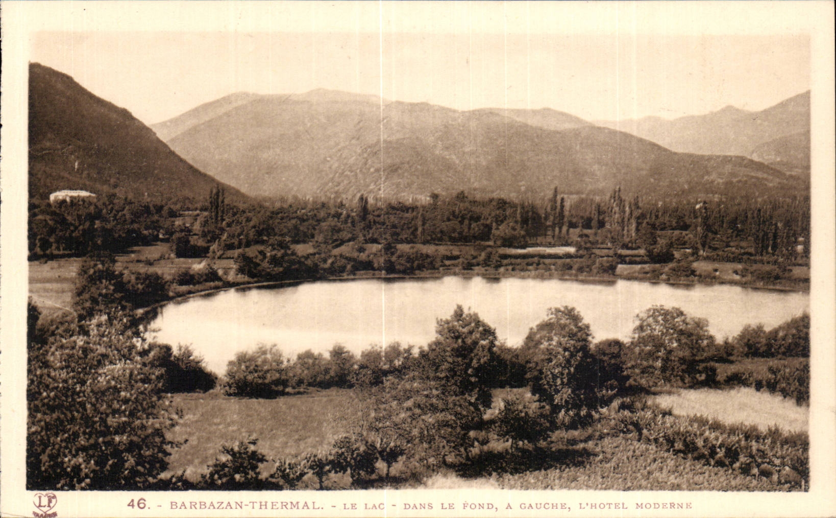 CPA Barbazan Thermal Le lac Dans le fond a gauche l'hotel moderne