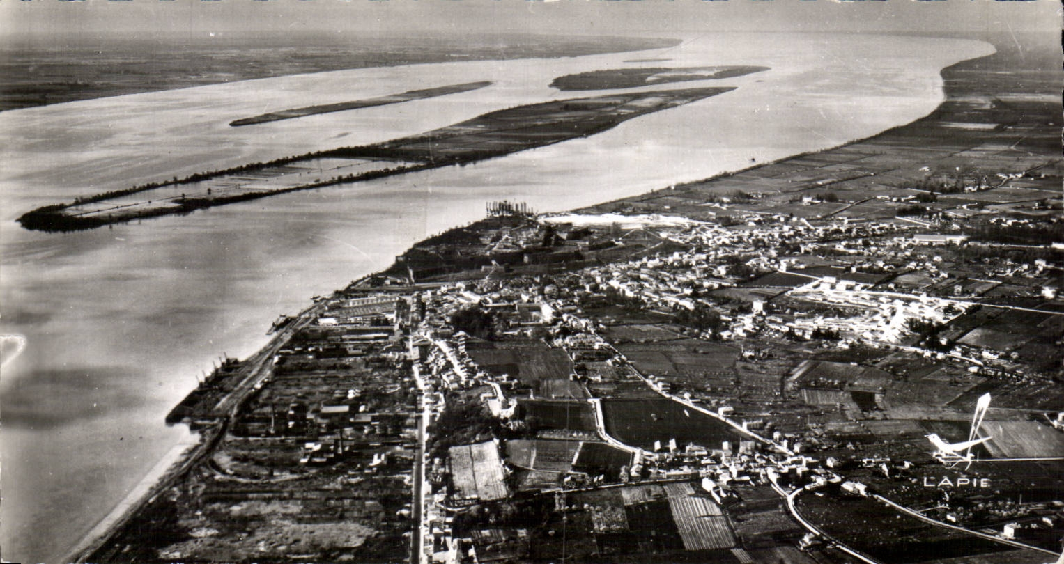 L'estuaire de la Garonne en face de Blaye — CPA PHIL n°31