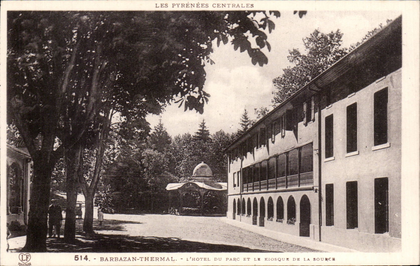 CPA Barbazan thermal L'hotel du parc et le kiosque de la source