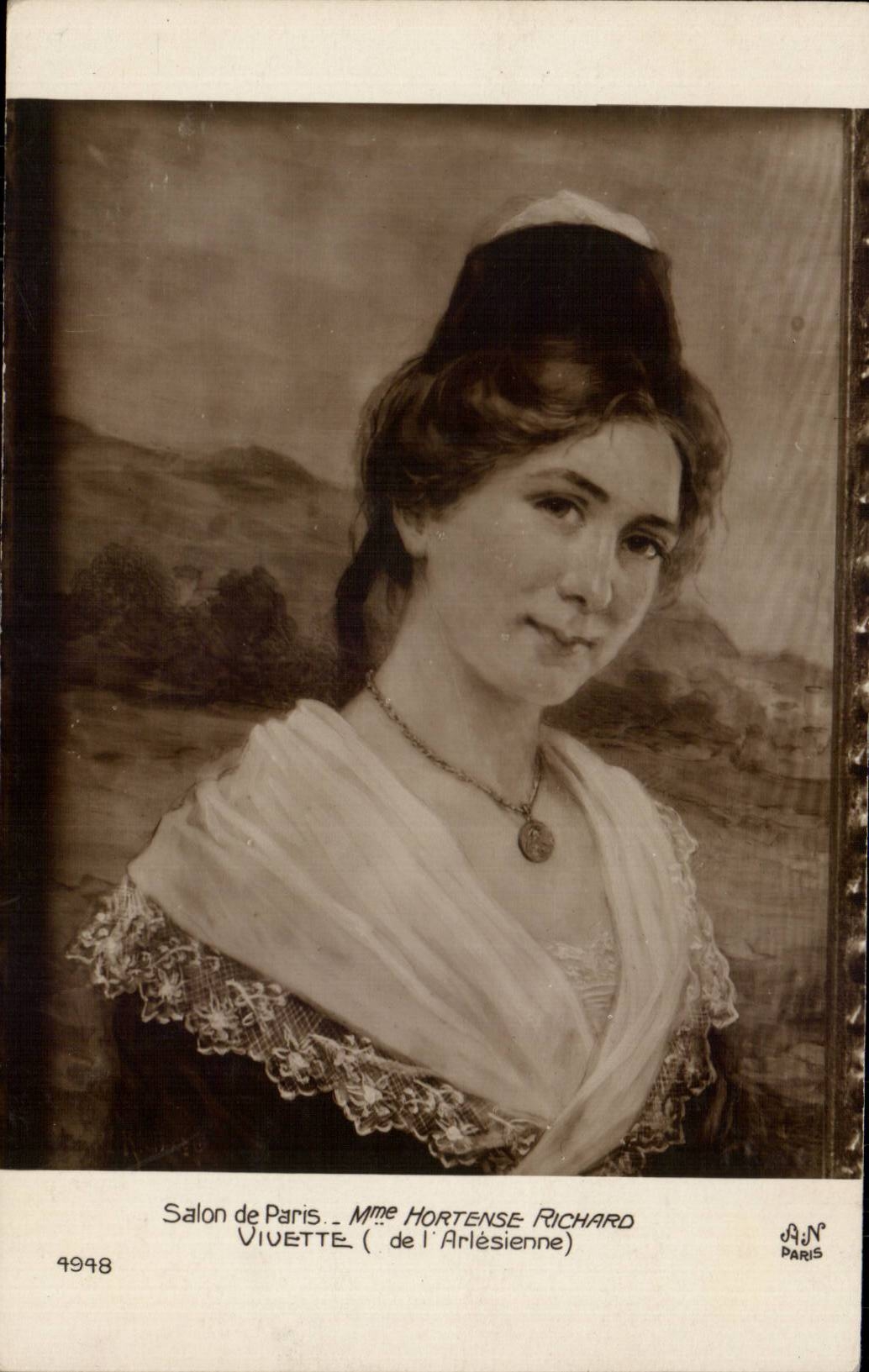 CPA Fantaisie Paris Salon Mme Hortense Richard Vivette Arlesienne Folklore