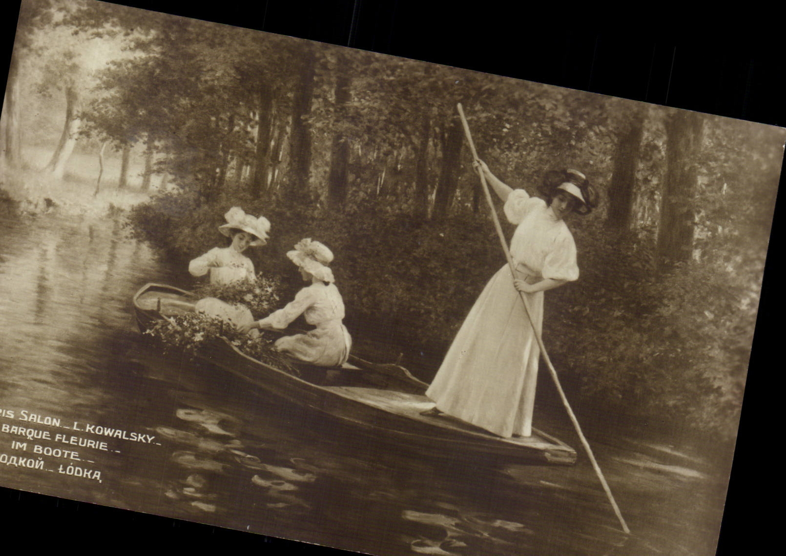 CPA Fantaisie Paris Salon Kowalsky Barque fleurie 