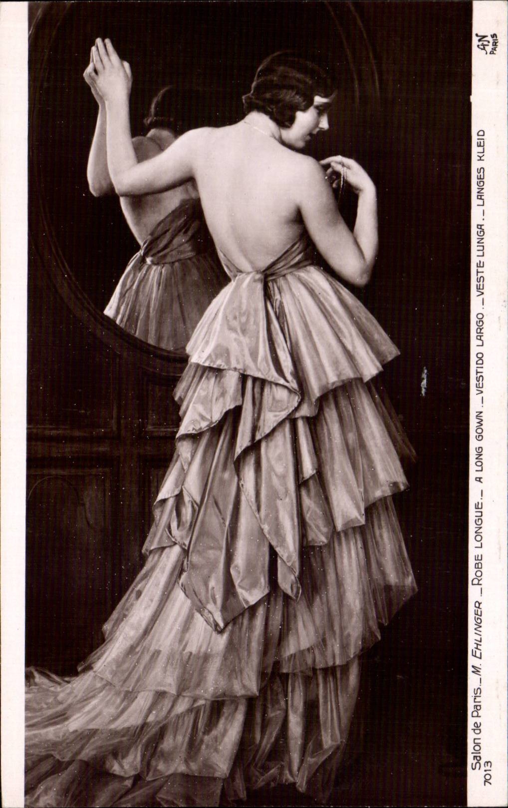 CPA Fantaisie Salon de Paris Robe longue Ehlinger