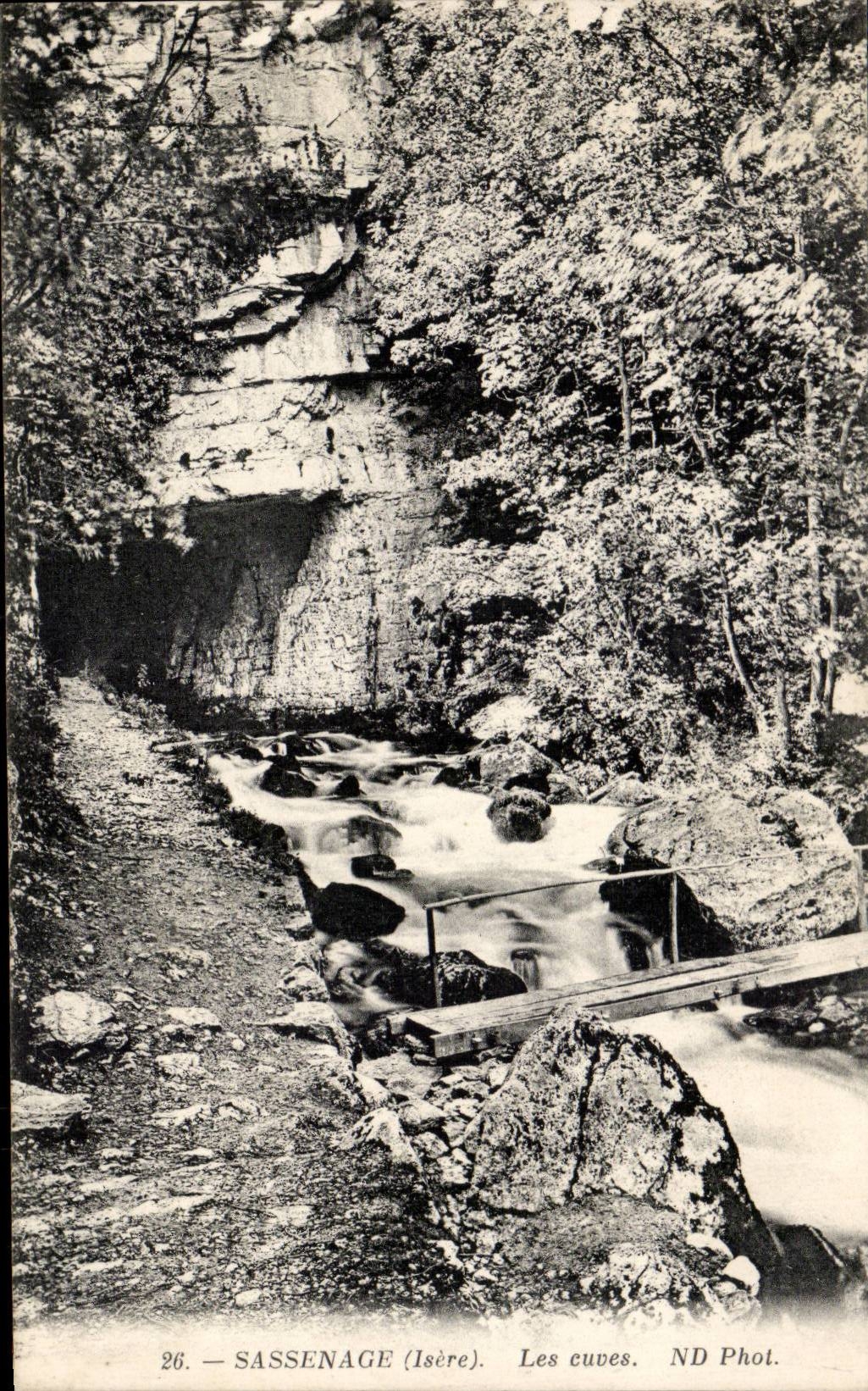 Sassenage (Isère) — Les cuves — ND Phot.