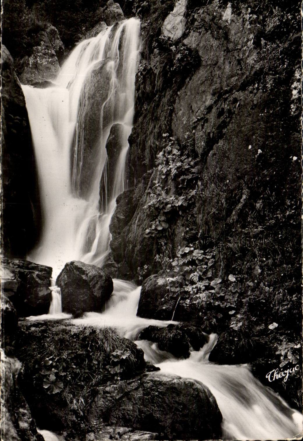 CPSM Ax les Thermes Cascades des Bezines sur la route du col dy Puymorens